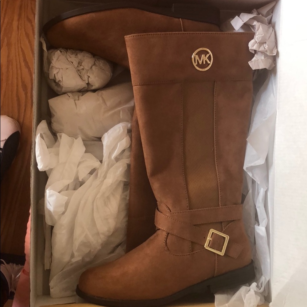 Michael Kors Girl brown suede boots